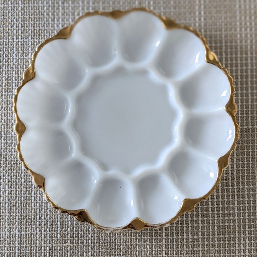 Vintage Anchor Hocking White Milk Glass Deviled Egg Plate Serving Dish HOLIDAY - Picture 2 of 6